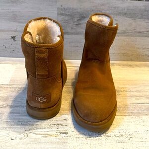 UGG Booties size:6.5 Color: camel